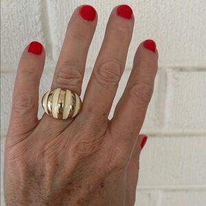 Vintage gold and cream enamel ring